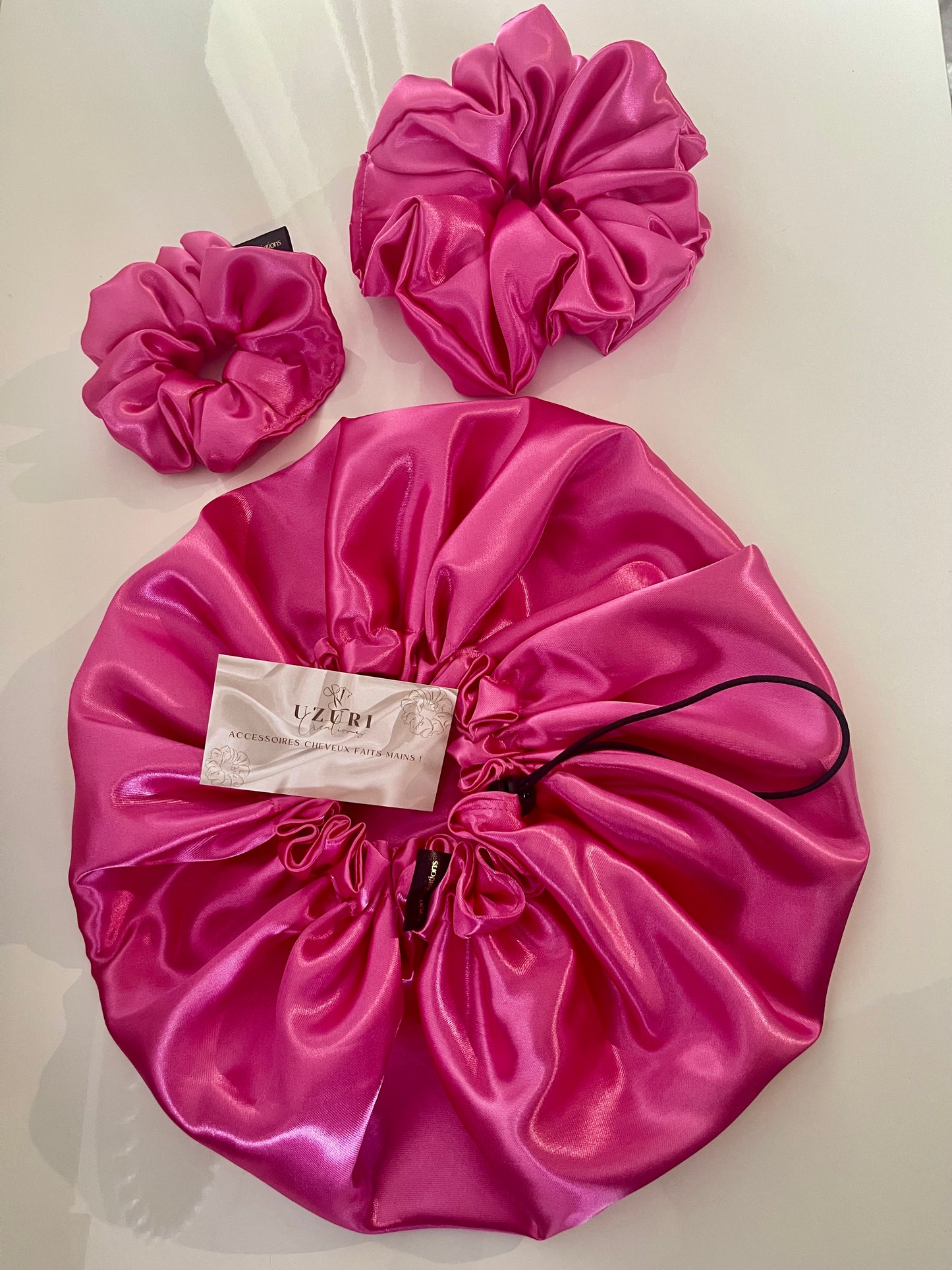 Bonnet en satin personnalisable