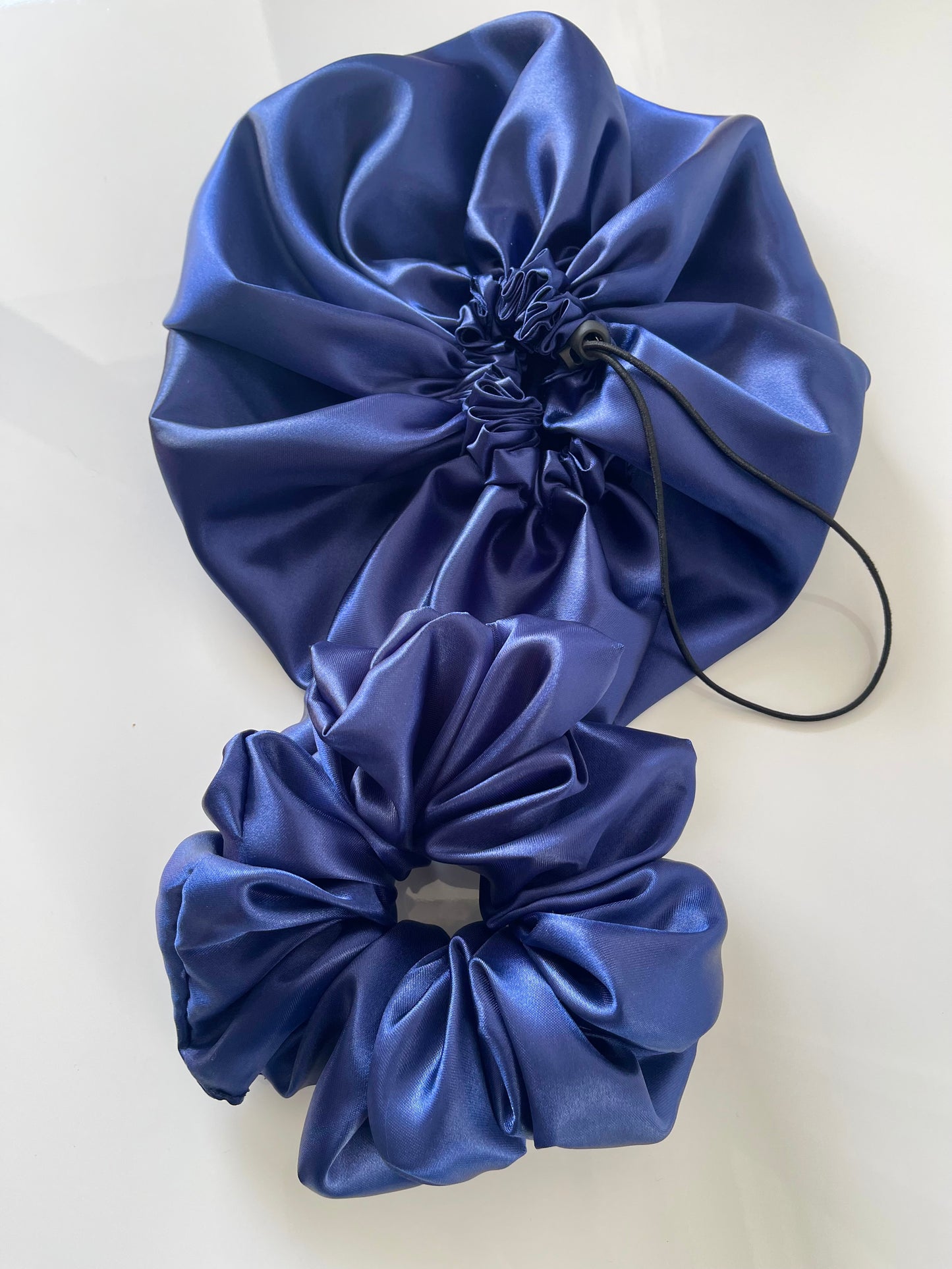 Pack bonnet en satin et chouchou XL