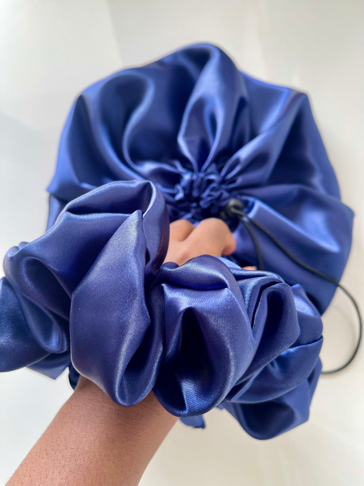 Pack bonnet en satin et chouchou XL
