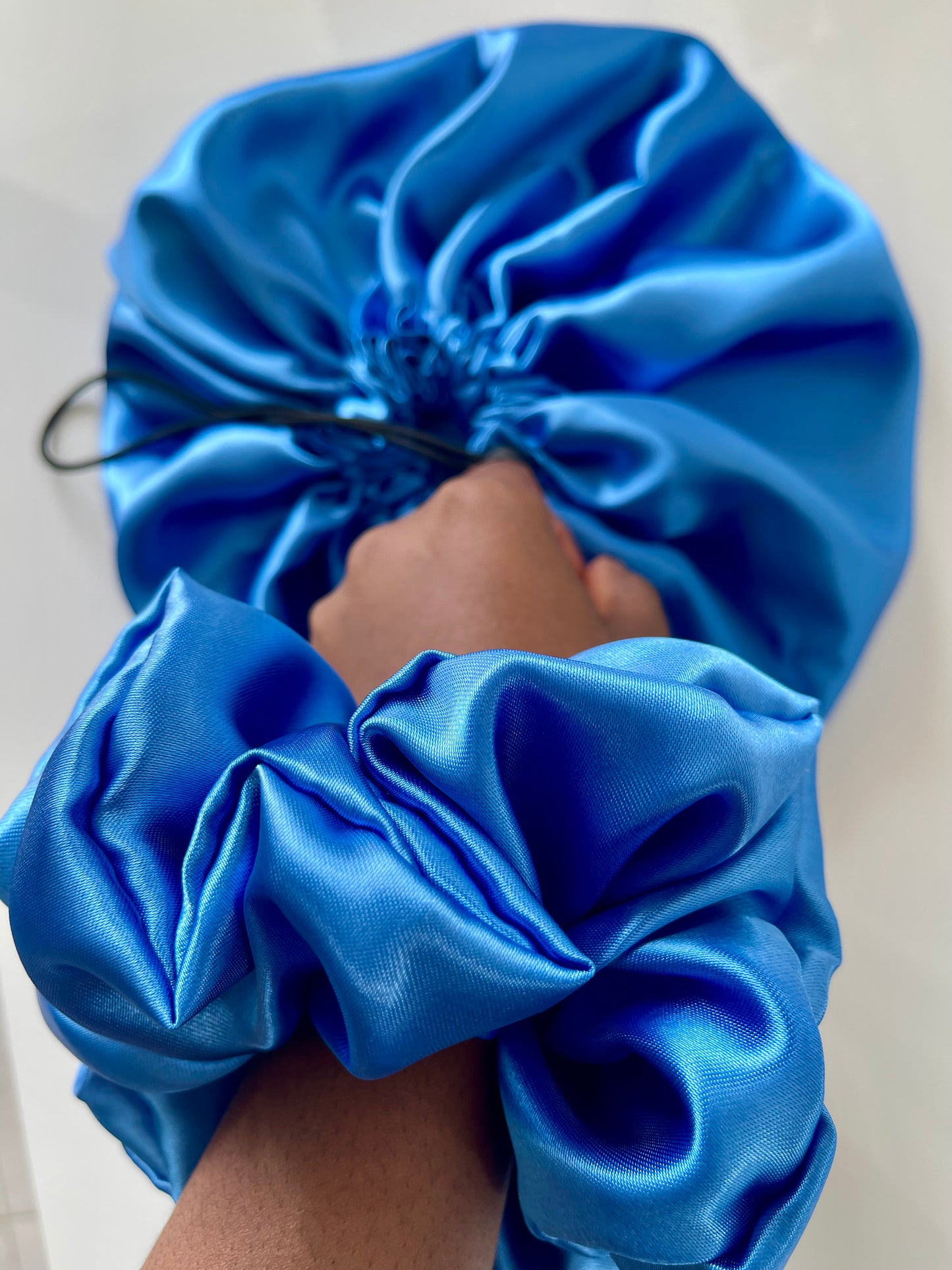 Pack bonnet en satin et chouchou XL