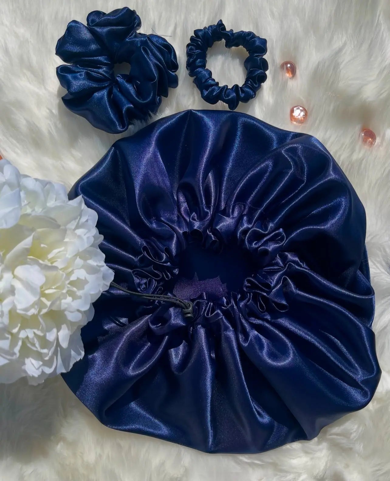 Bonnet en satin ajustable “BLUE” UZURI CRÉATIONS