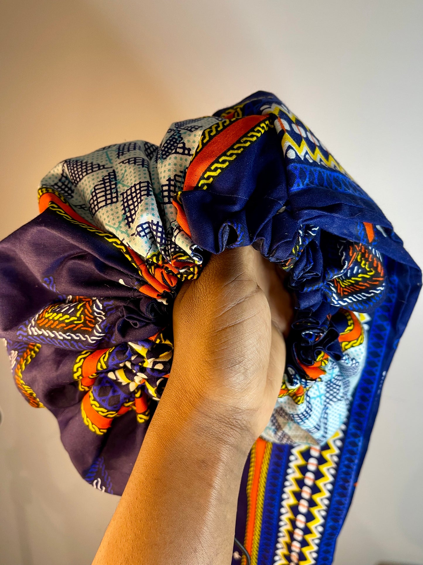 Bonnet turban ajustable en Wax et satin “ MUDA ” UZURI CRÉATIONS