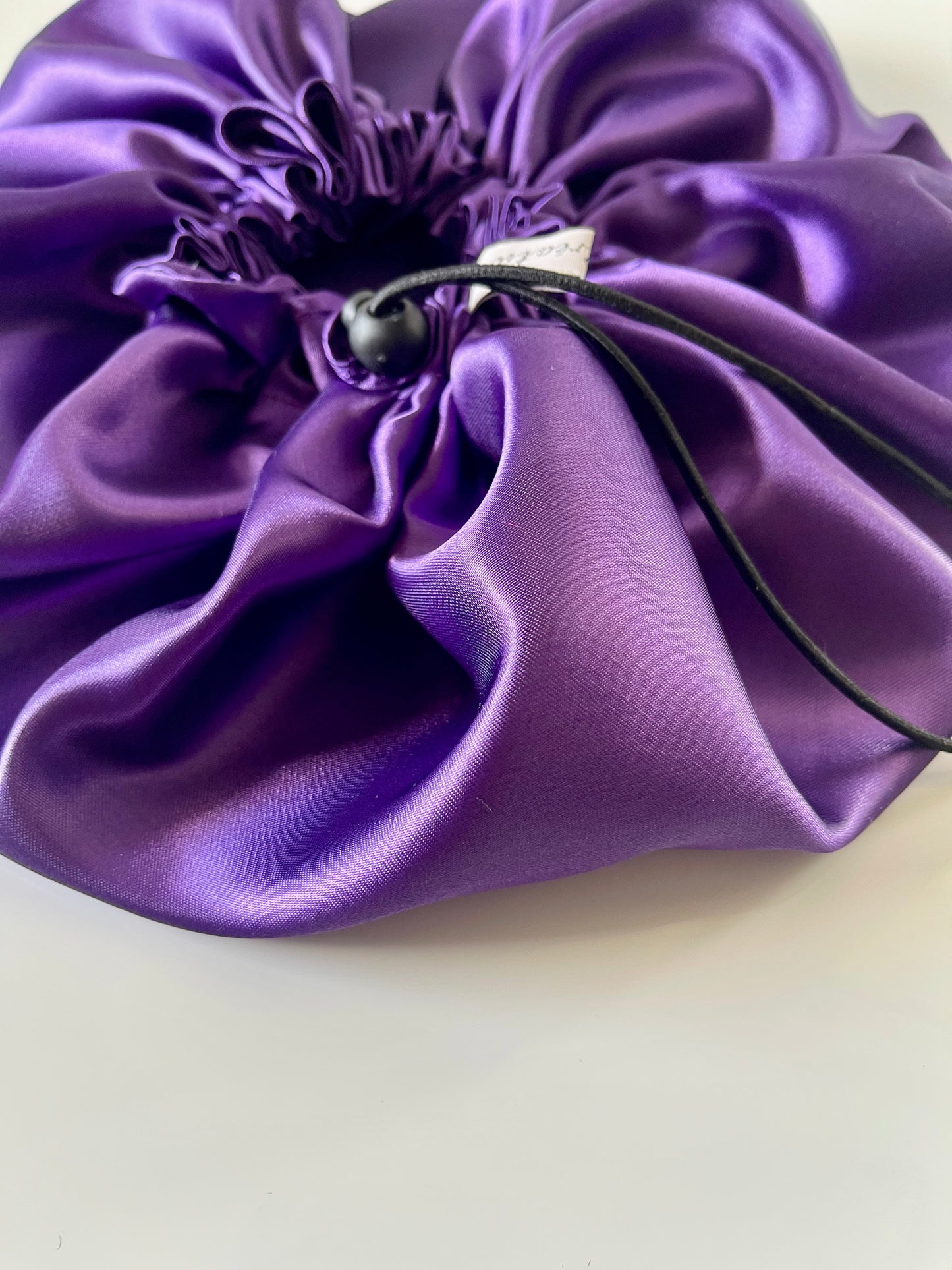 Bonnet en satin ajustable “ VIOLETTE ” UZURI CRÉATIONS