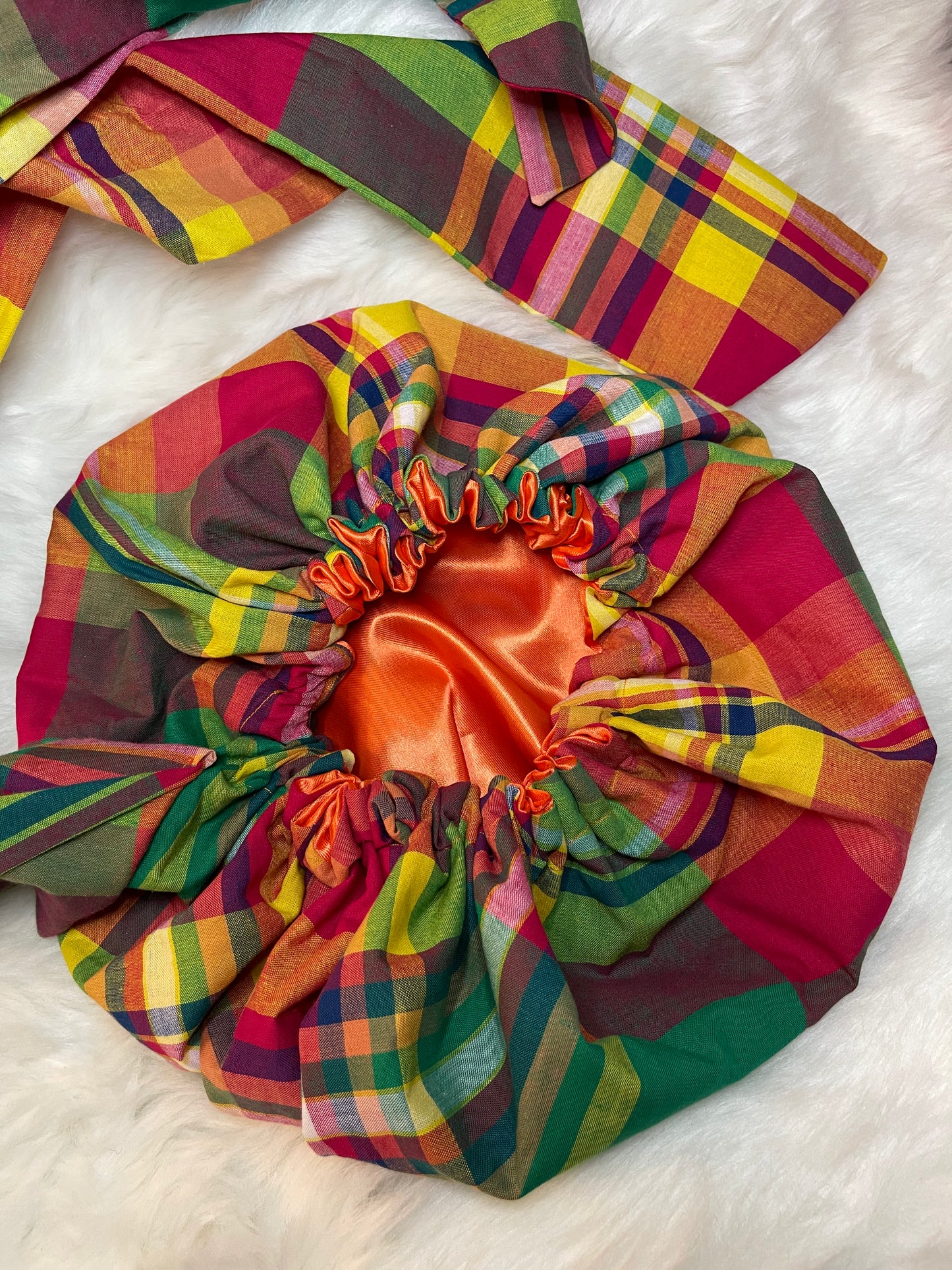 Bonnet Turban ajustable en Madras et satin UZURI CRÉATIONS
