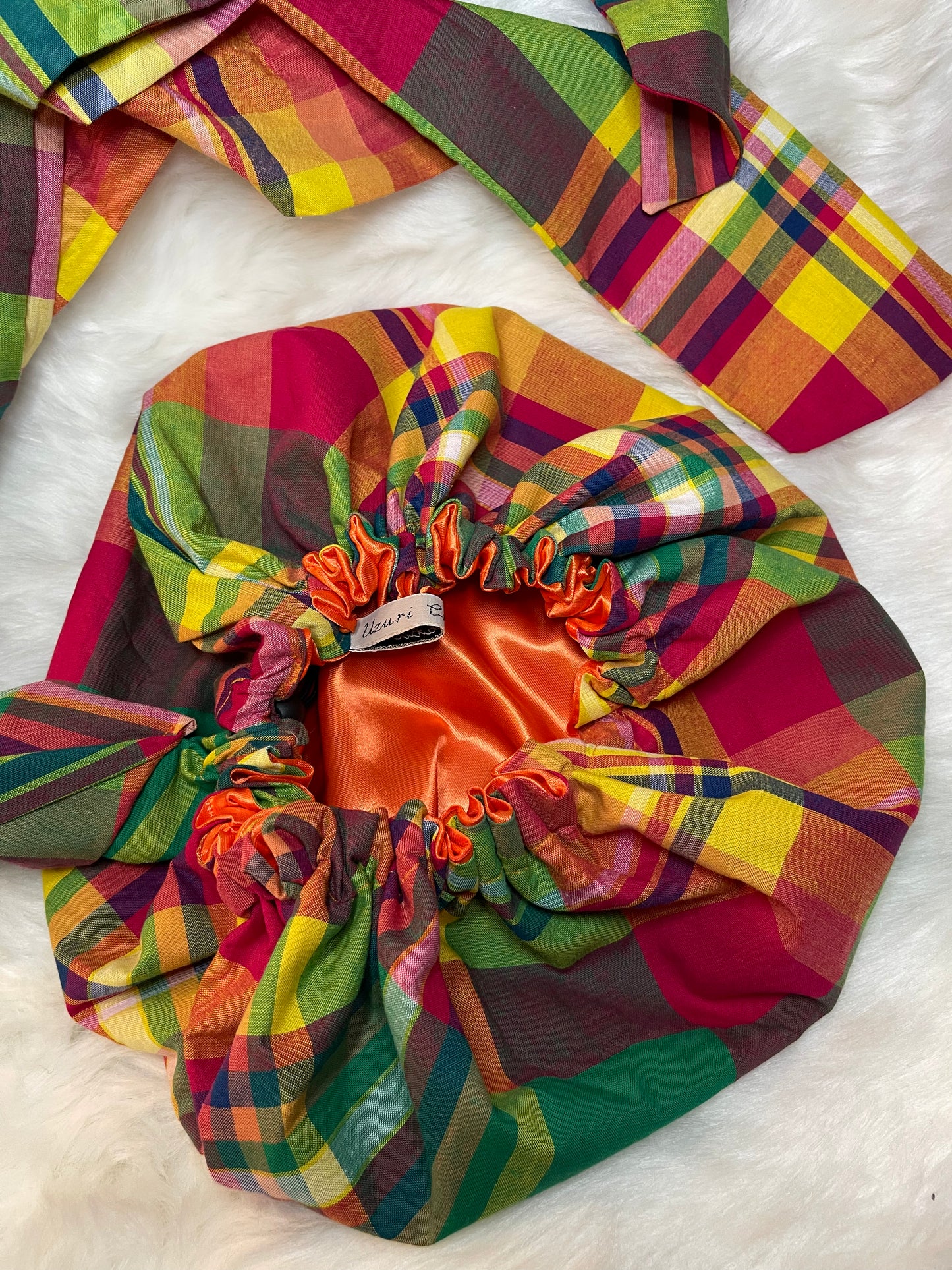 Bonnet Turban ajustable en Madras et satin UZURI CRÉATIONS