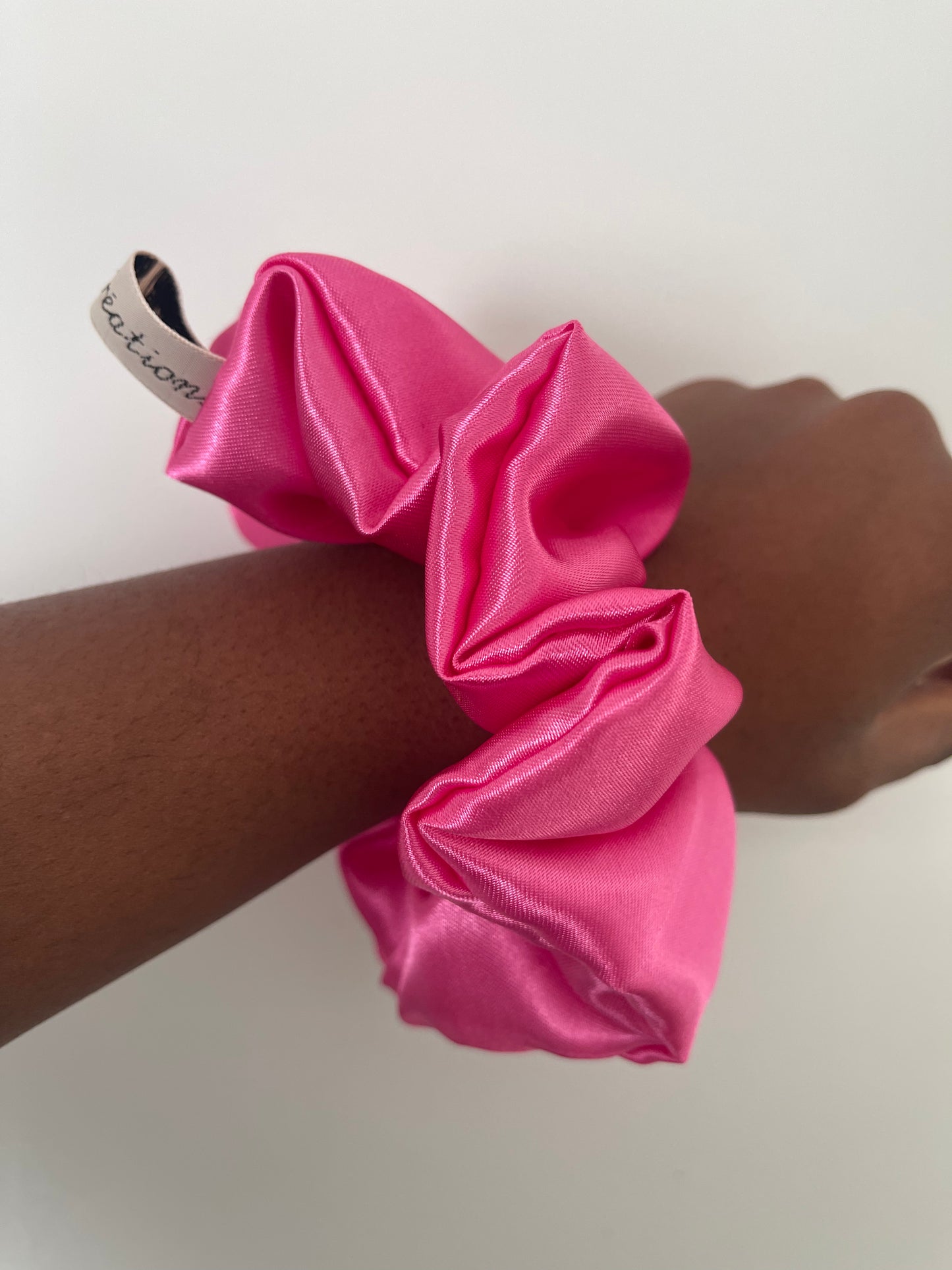 Chouchou en satin taille M “ROSE” UZURI CRÉATIONS