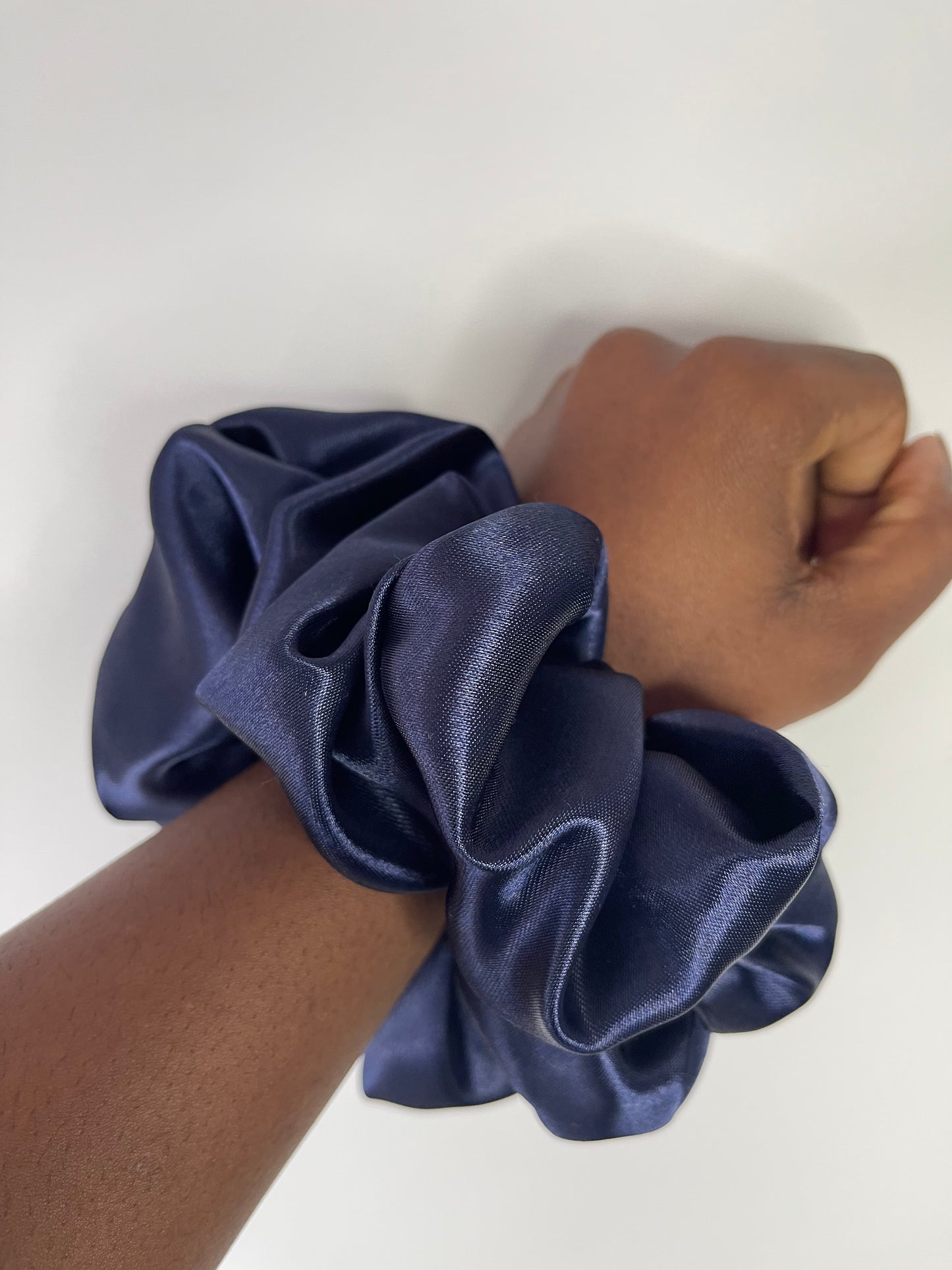 Chouchou en satin "THE BLUE" Taille XL UZURI CRÉATIONS