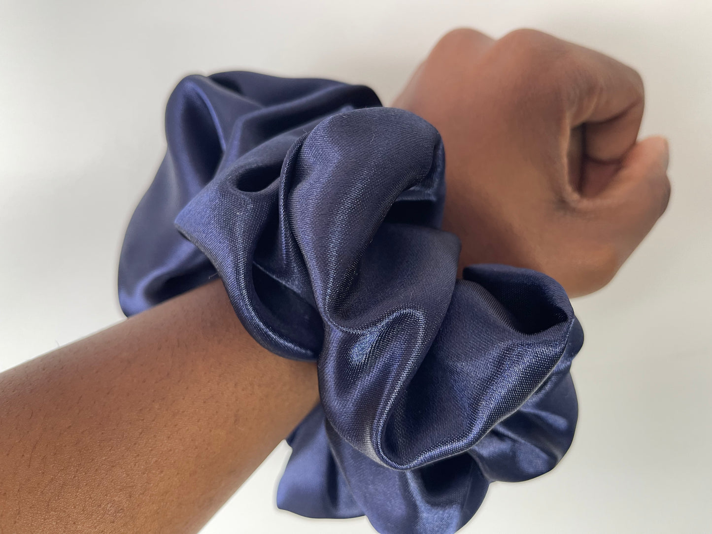 Chouchou en satin "THE BLUE" Taille XL UZURI CRÉATIONS