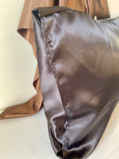 Taie d’oreiller en satin premium “ BLACK CHIC”