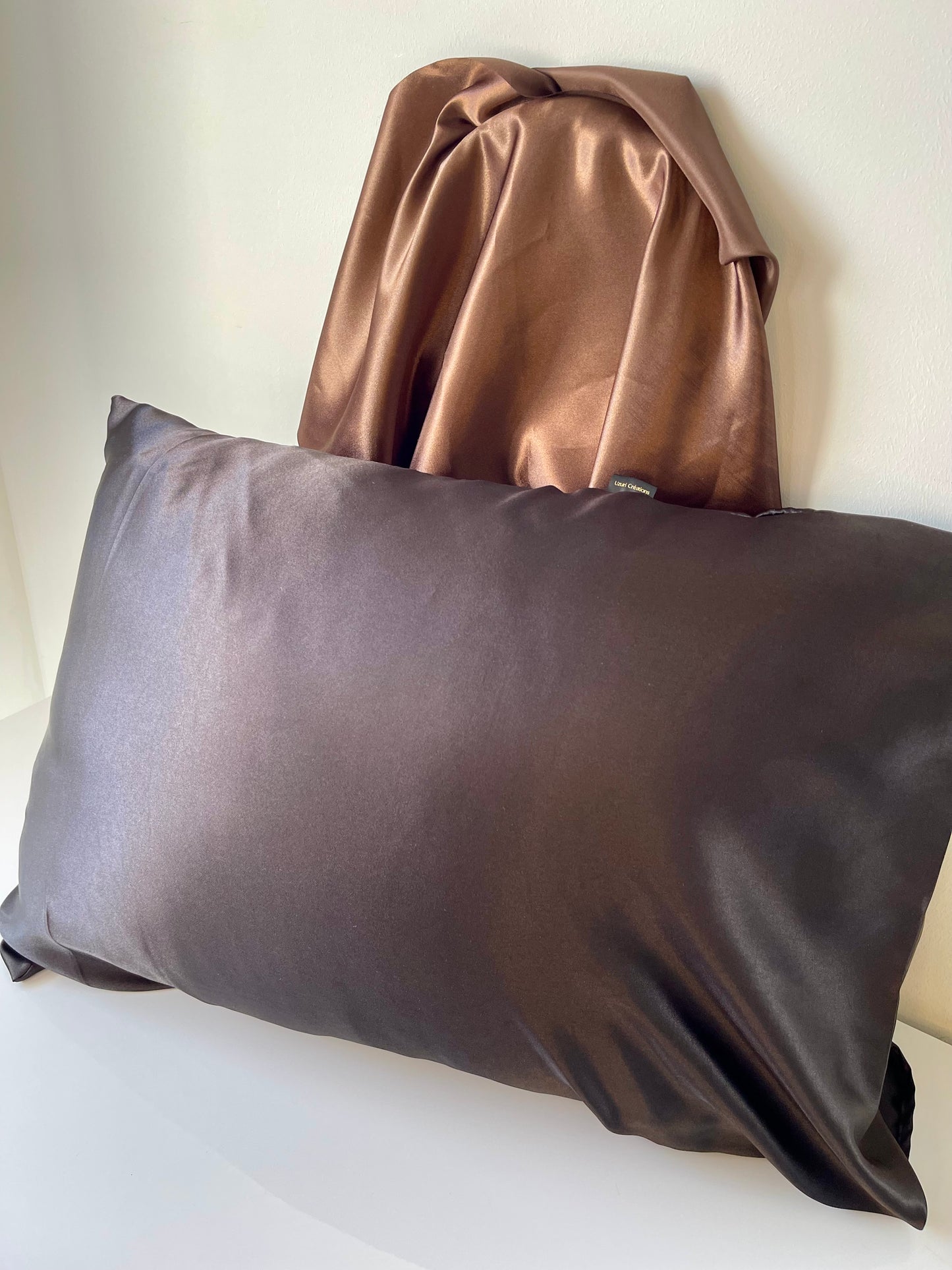 Taie d’oreiller en satin “ BLACK CHIC”