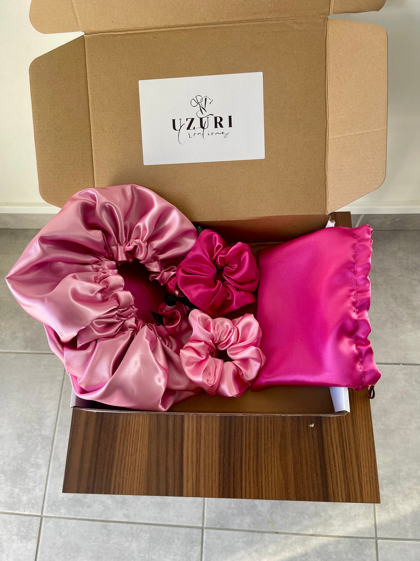 Pack satin pour cheveux - bonnet en satin réversible et chouchous tailles S + pochon - kit satiné