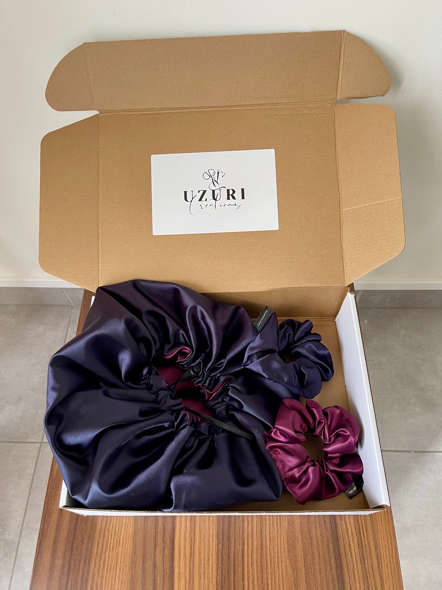 Pack pour cheveux - bonnet en satin réversible avec deux chouchou taille S + pochon - kit satiné