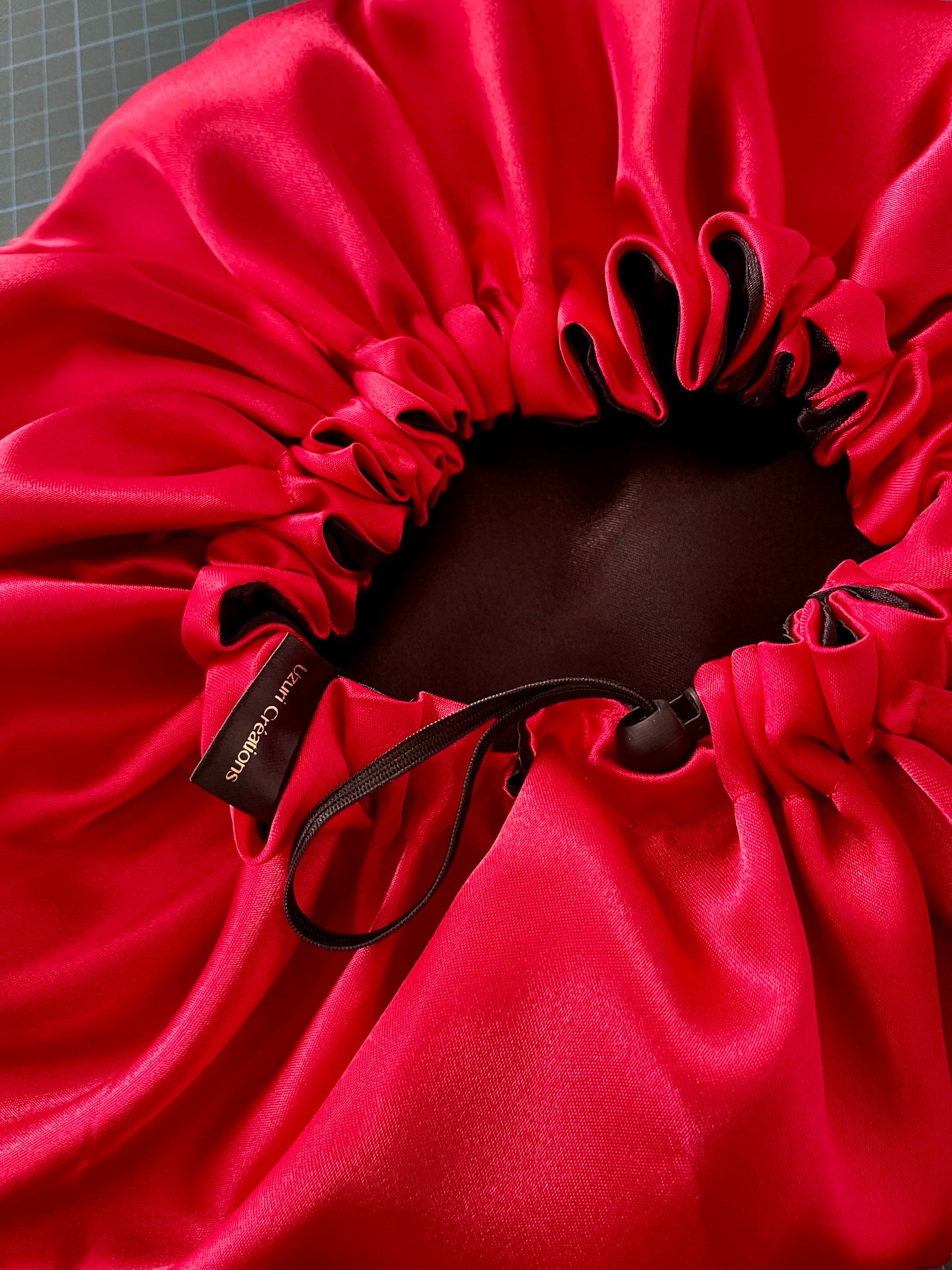 Bonnet en satin pour cheveux, réversible et ajustable pour dormir “ VALENTINO ”