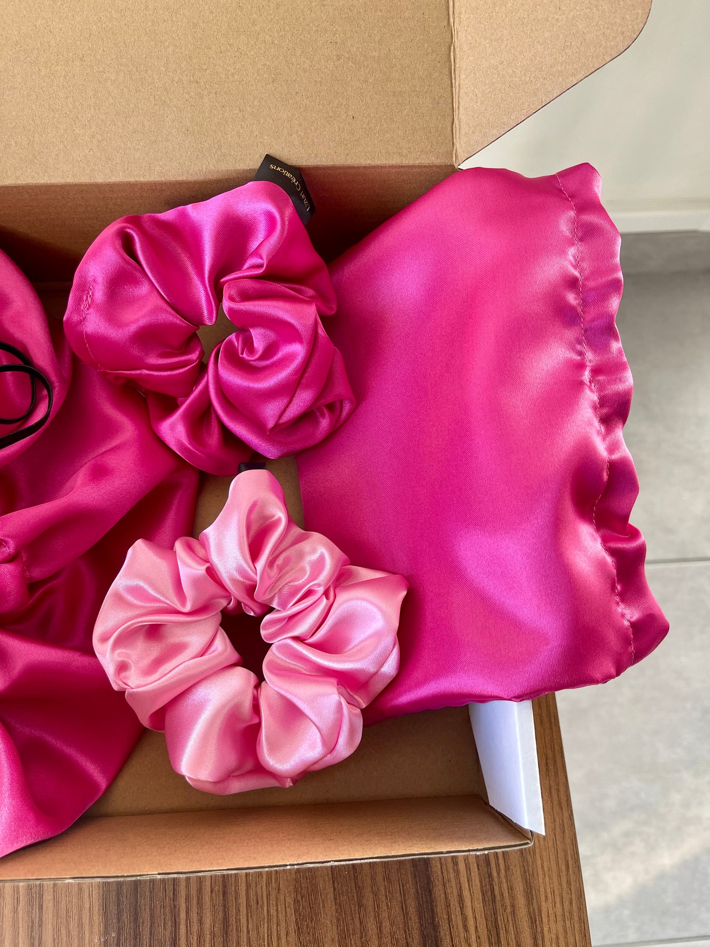Pack satin pour cheveux - bonnet en satin réversible et chouchous tailles S + pochon - kit satiné
