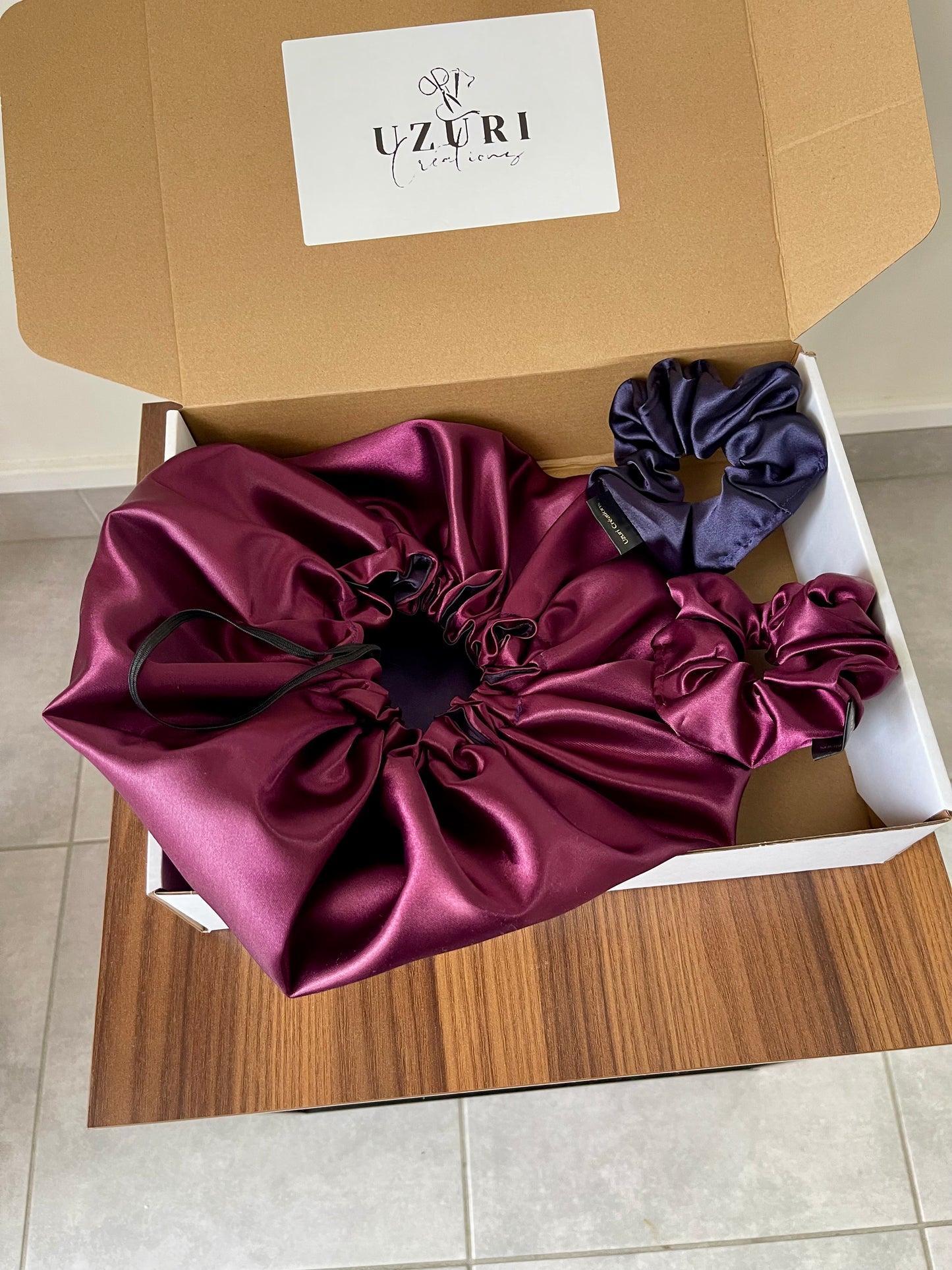 Pack pour cheveux - bonnet en satin réversible avec deux chouchou taille S + pochon - kit satiné