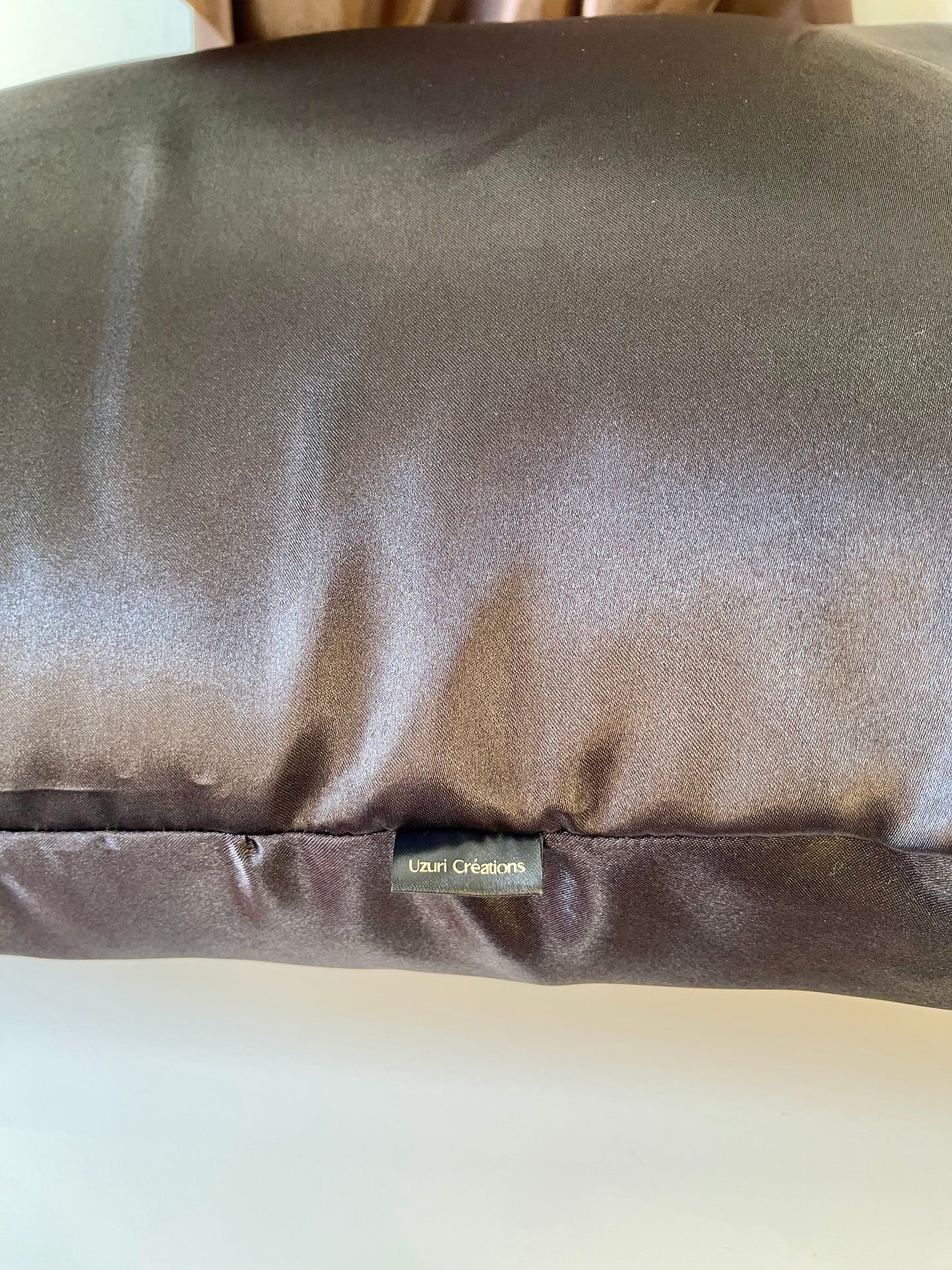 Taie d’oreiller en satin “ BLACK CHIC”