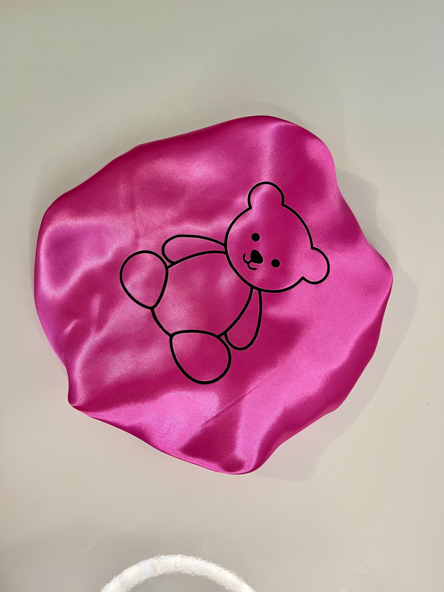 Bonnet en satin pour enfant avec motif