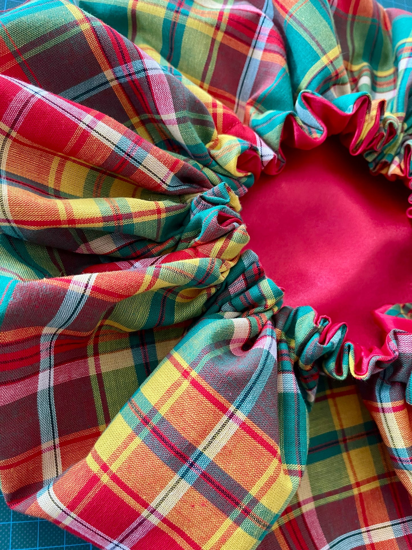 Bonnet en satin Madras, intérieur satiné pour cheveux