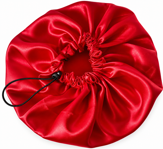 Bonnet de nuit  en satin ajustable et réversible rouge intense “ LOVE”