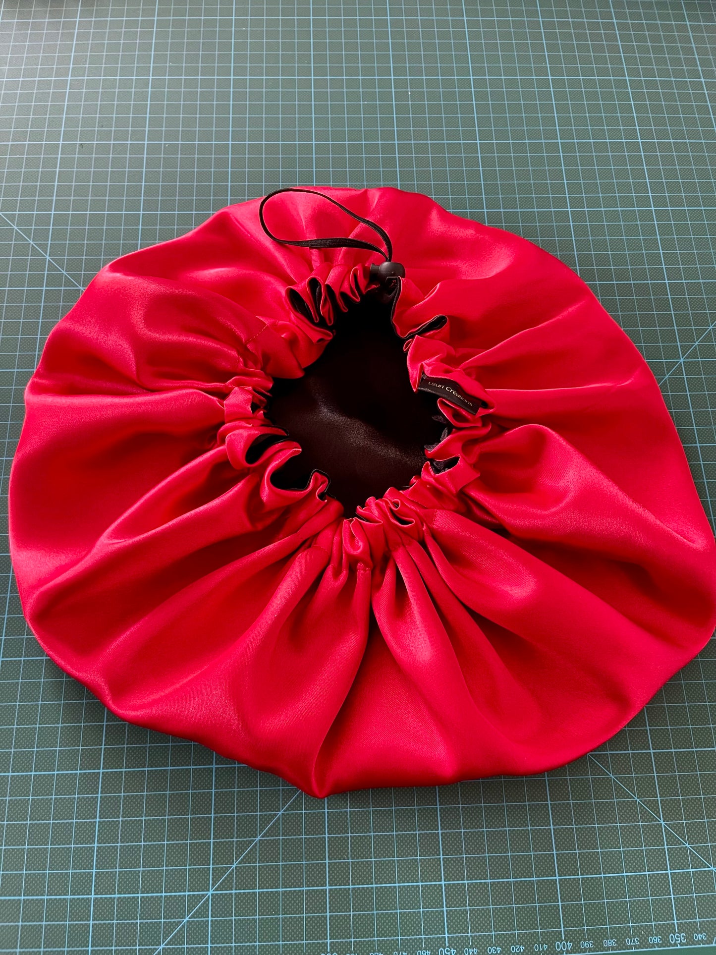 Bonnet en satin pour cheveux, réversible et ajustable pour dormir “ VALENTINO ”