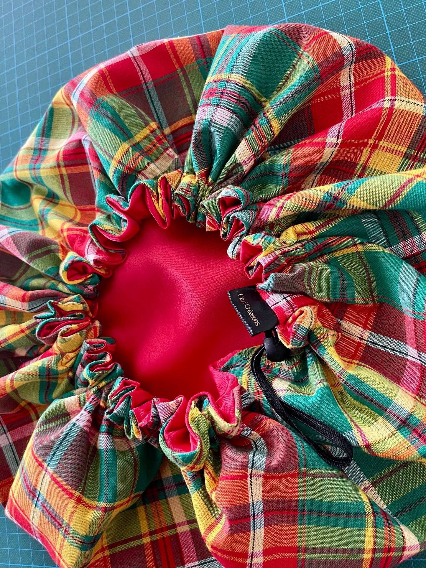 Bonnet en satin Madras, intérieur satiné pour cheveux