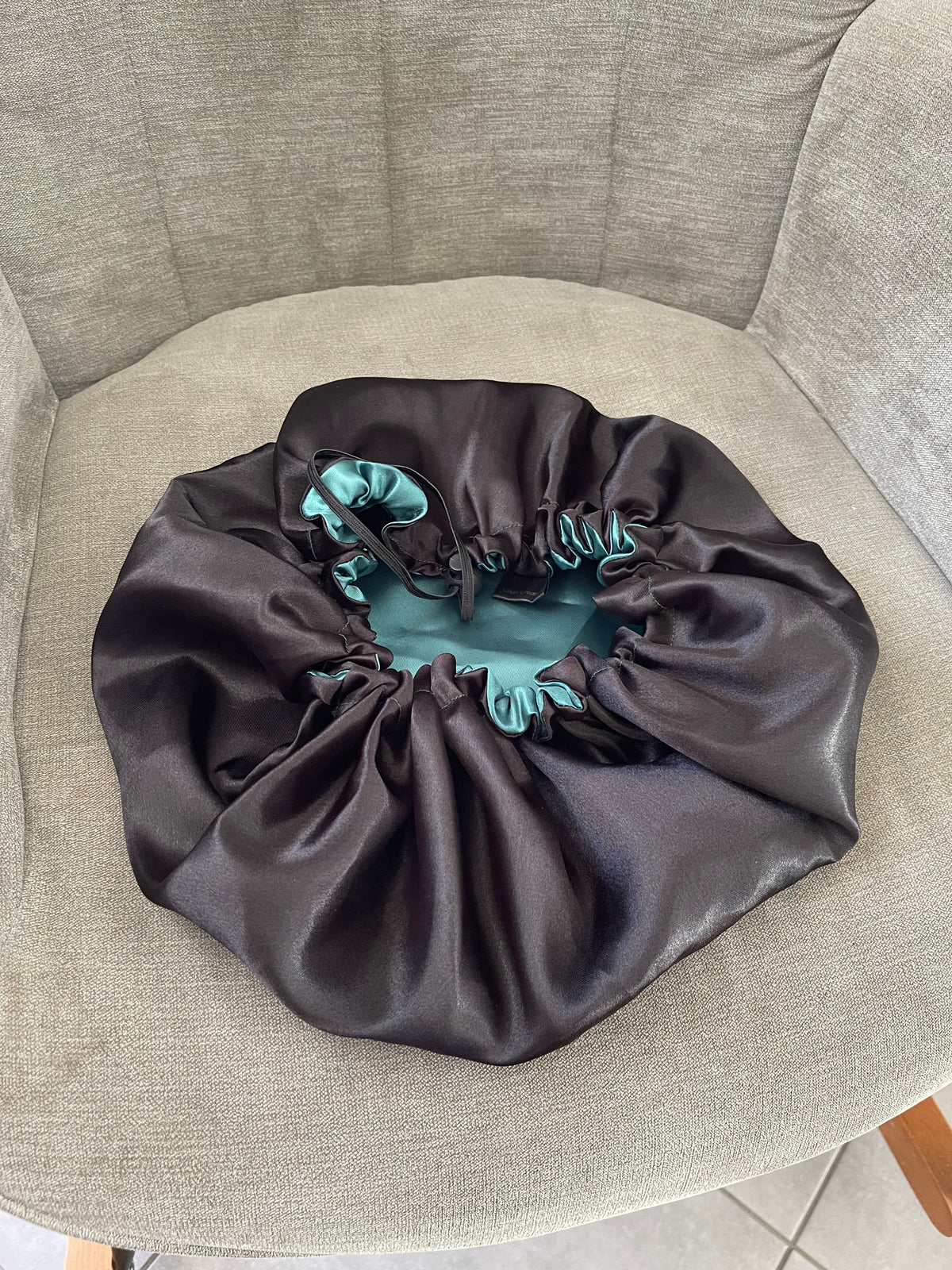 Bonnet en satin- bonnet de nuit réversible et ajustable avec cordon - protection cheveux optimale