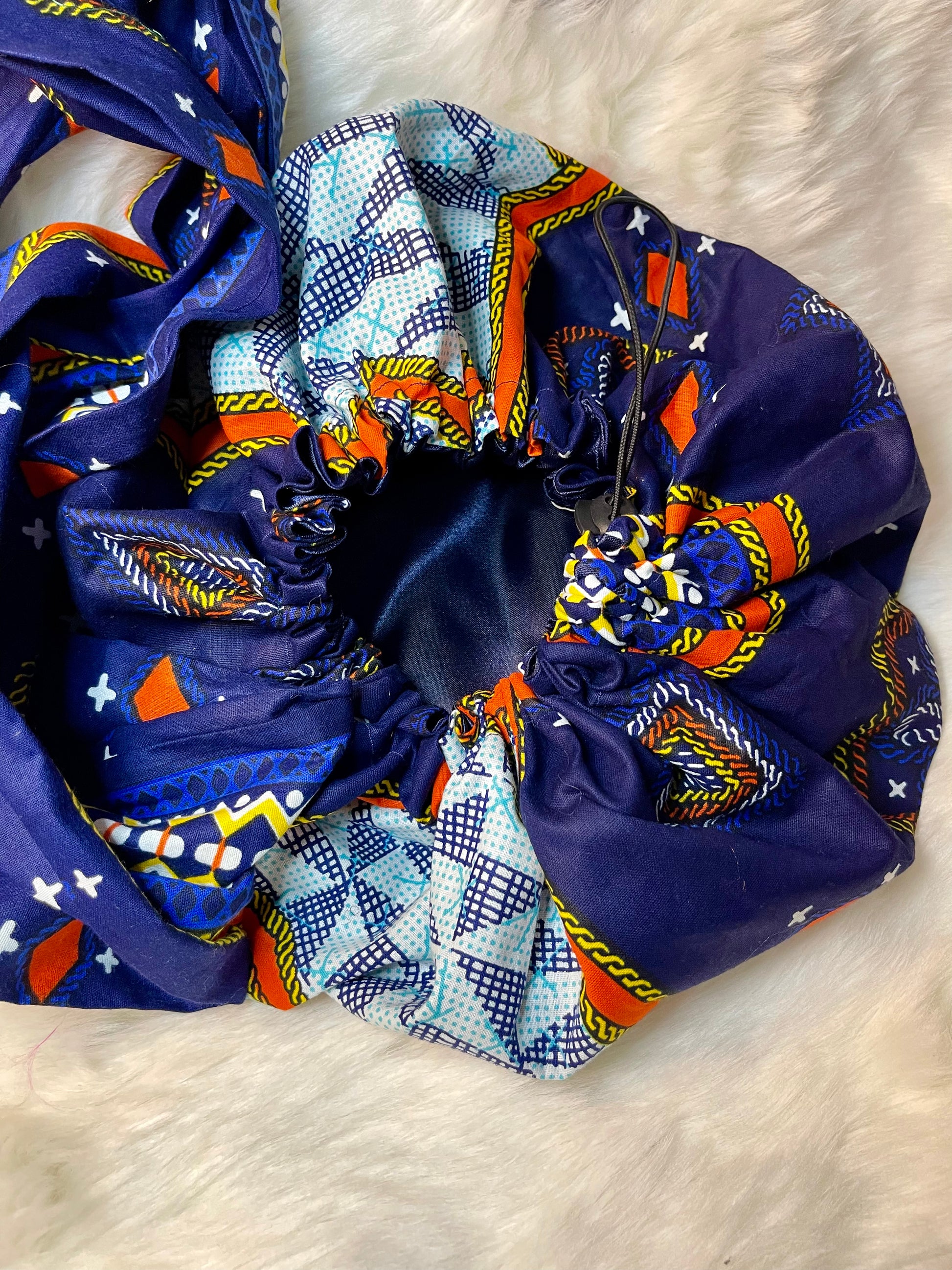 Bonnet turban ajustable en Wax et satin “ MUDA ” UZURI CRÉATIONS