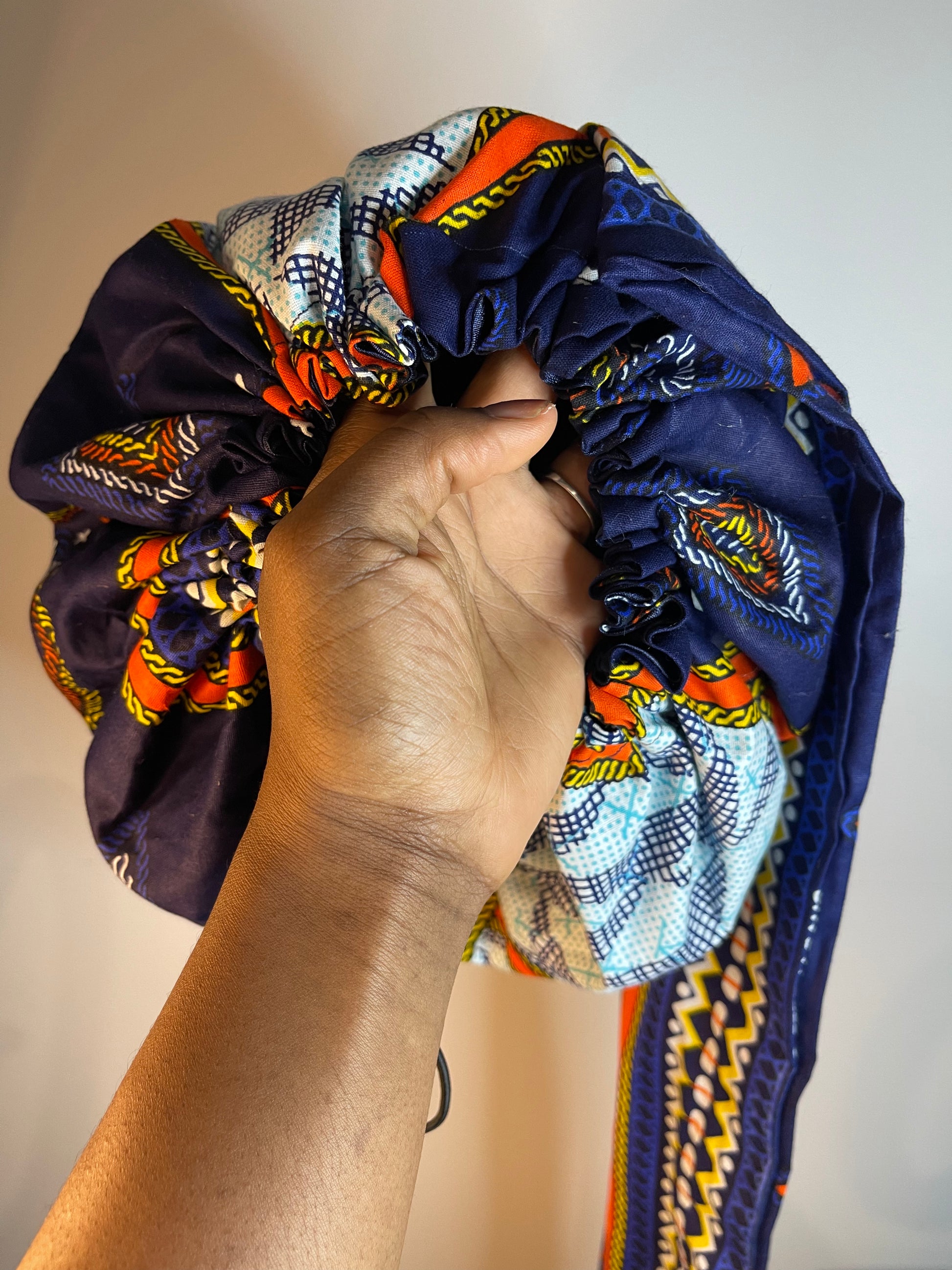 Bonnet turban ajustable en Wax et satin “ MUDA ” UZURI CRÉATIONS