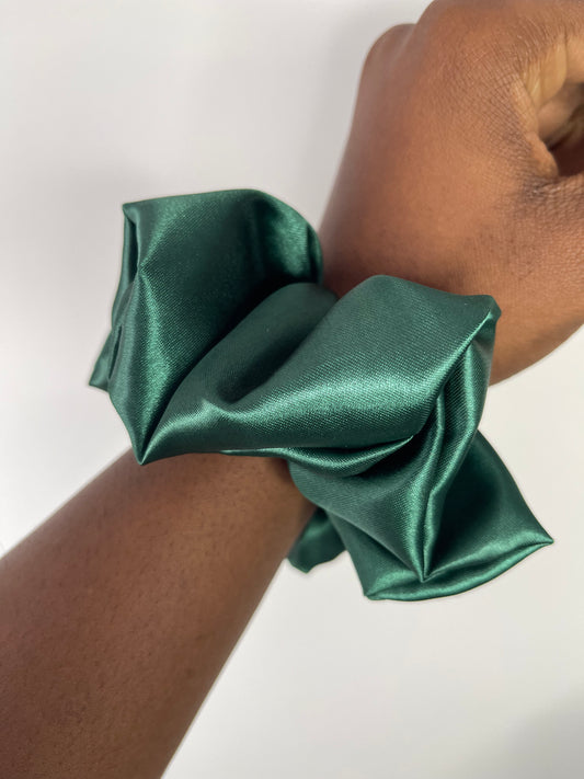 Chouchou en satin " GREENY" Taille M UZURI CRÉATIONS